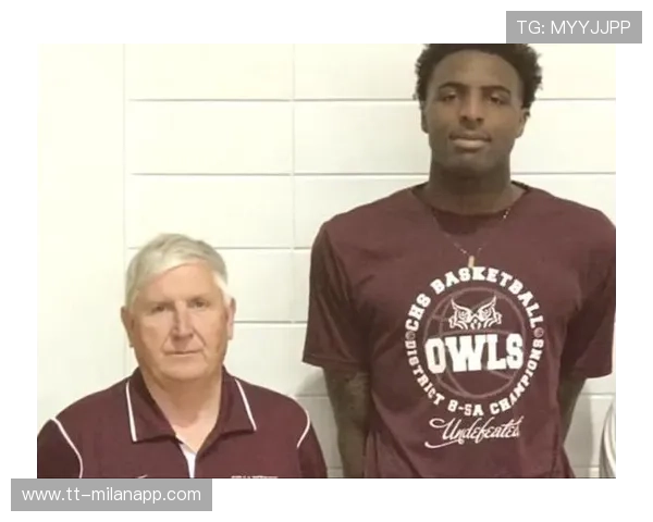 尼克斯的空中防线：米切尔·罗宾逊的封盖之舞